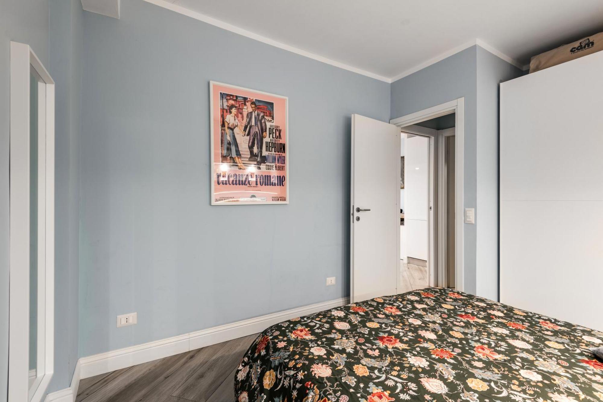 Metro A Re Di - Lady In Blue Apartment *